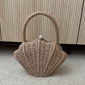 Shell Shaped Wicker Tan Woven Handbag - Brand New
